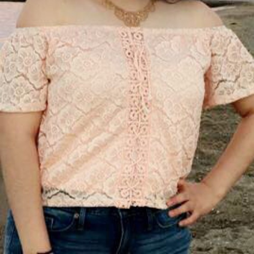 Off the shoulders light pink shirt